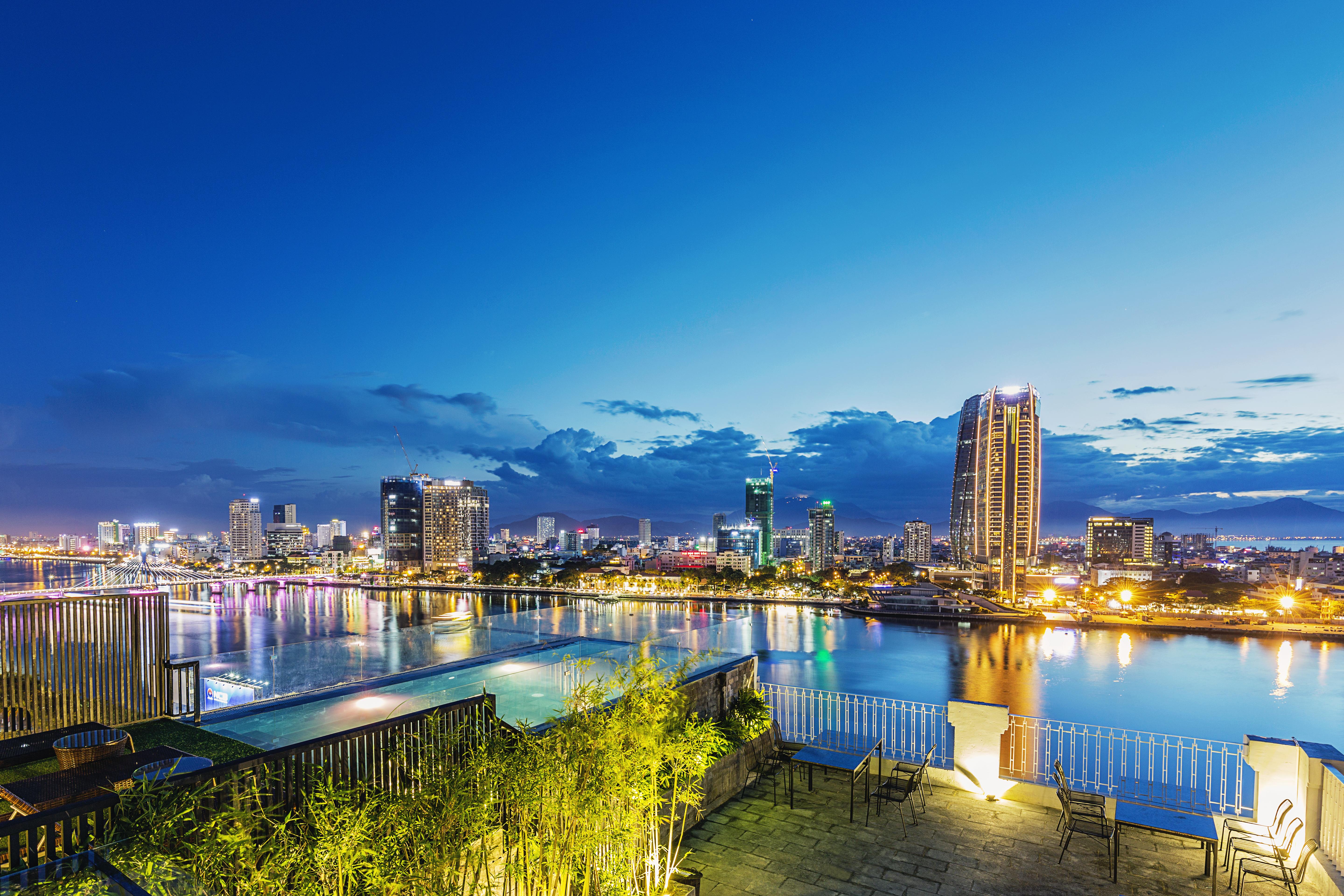 Ibiza Riverfront Da Nang Hotel Powered By Aston מראה חיצוני תמונה