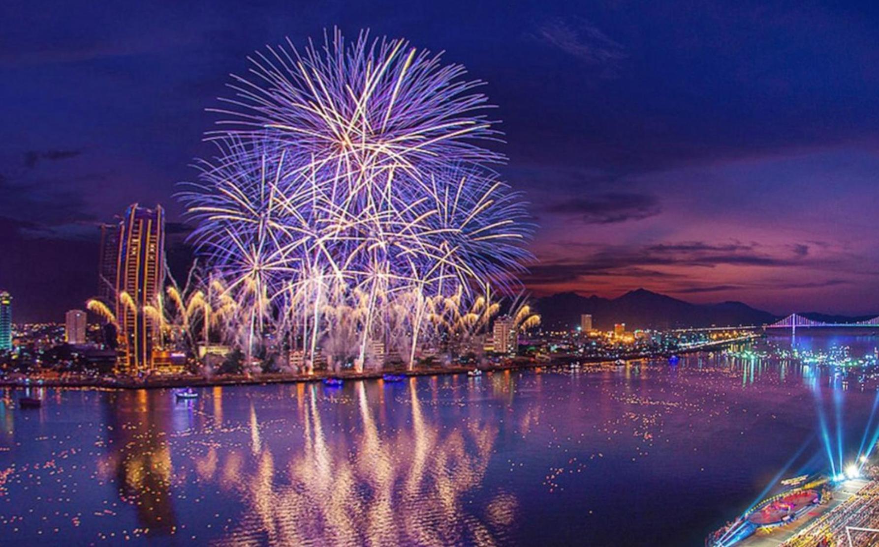 Ibiza Riverfront Da Nang Hotel Powered By Aston מראה חיצוני תמונה