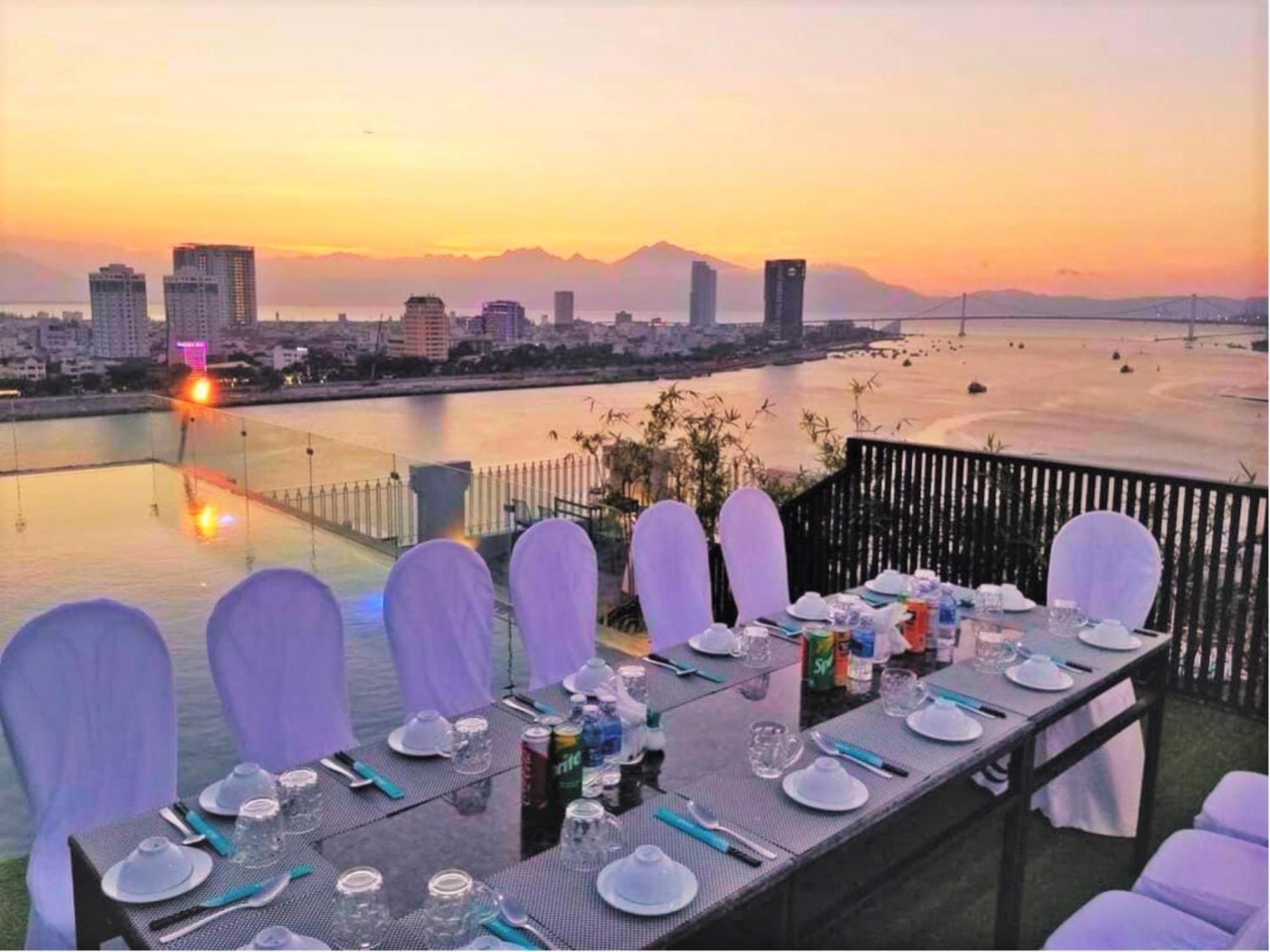 Ibiza Riverfront Da Nang Hotel Powered By Aston מראה חיצוני תמונה