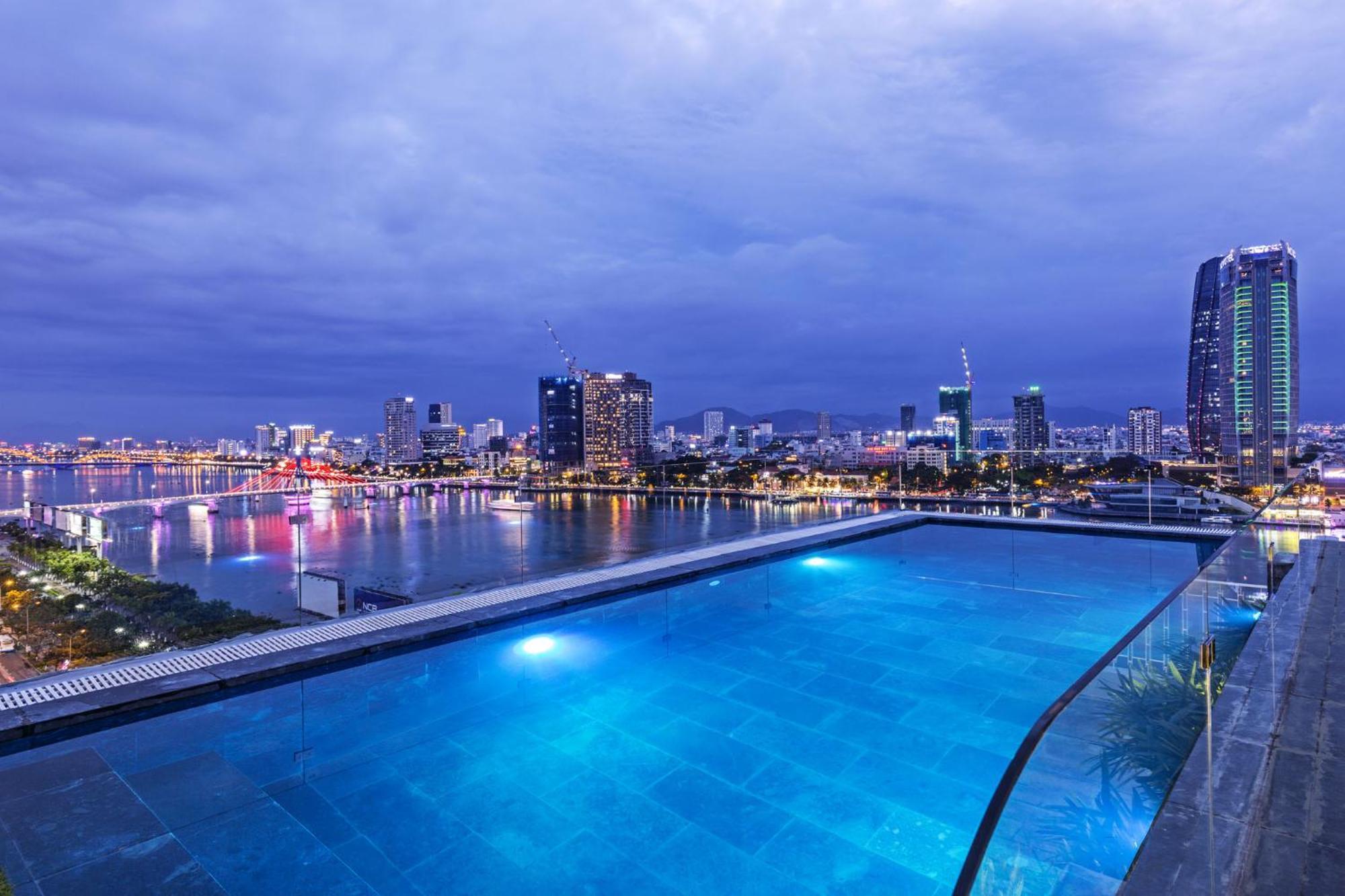 Ibiza Riverfront Da Nang Hotel Powered By Aston מראה חיצוני תמונה