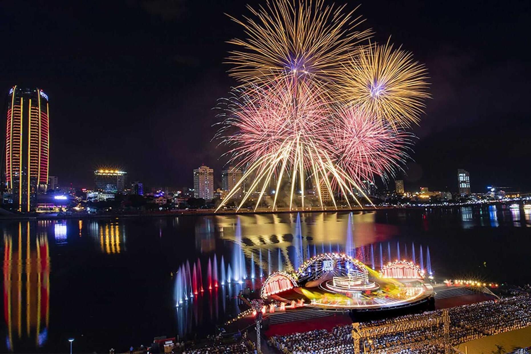 Ibiza Riverfront Da Nang Hotel Powered By Aston מראה חיצוני תמונה