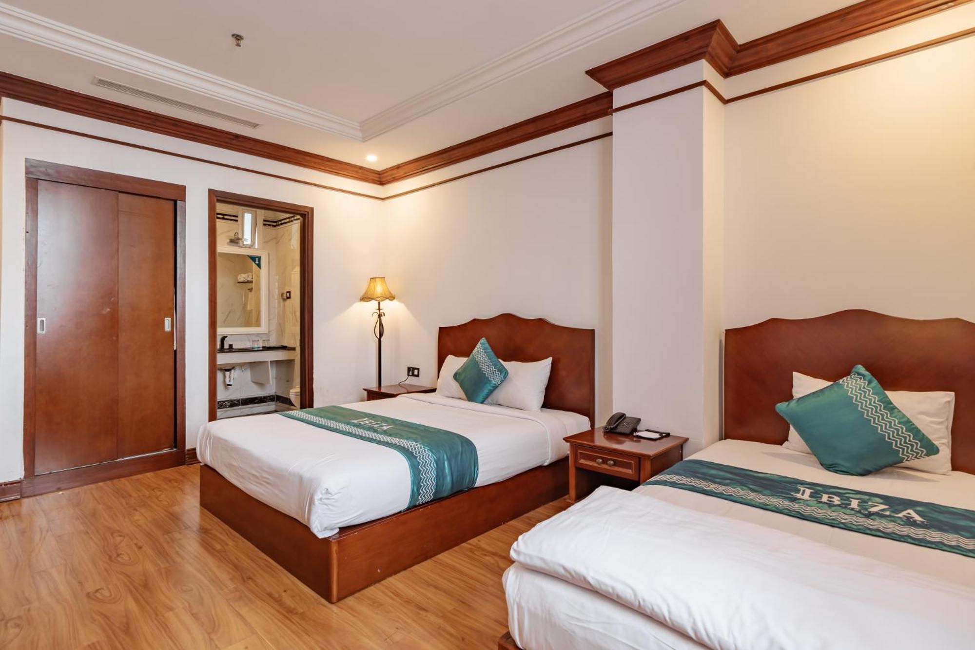 Ibiza Riverfront Da Nang Hotel Powered By Aston מראה חיצוני תמונה